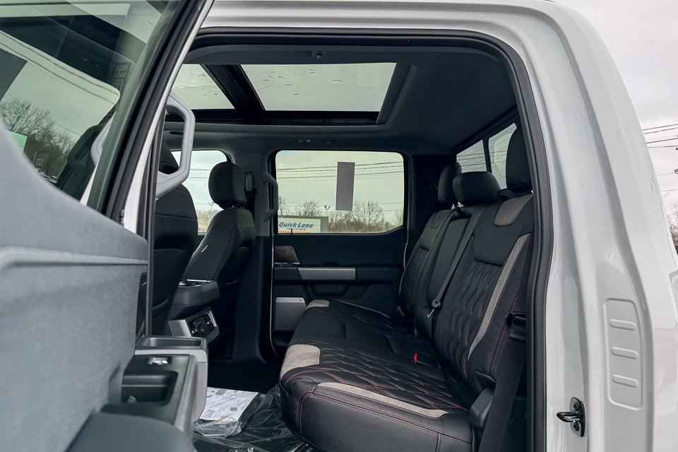 New 2026 Ford F250 Lariat w/ Black Appearance Package image 31