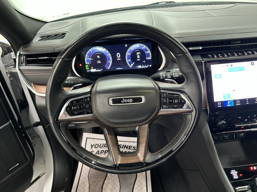 Used 2023 Jeep Grand Cherokee L Summit w/ Luxury Tech Group V AWD/4WD image 4