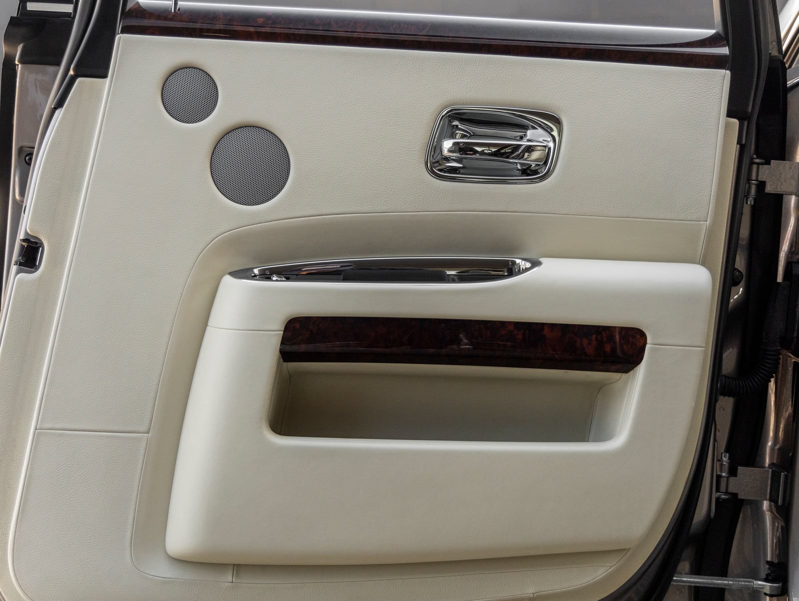 Used 2015 Rolls-Royce Ghost RWD image 42