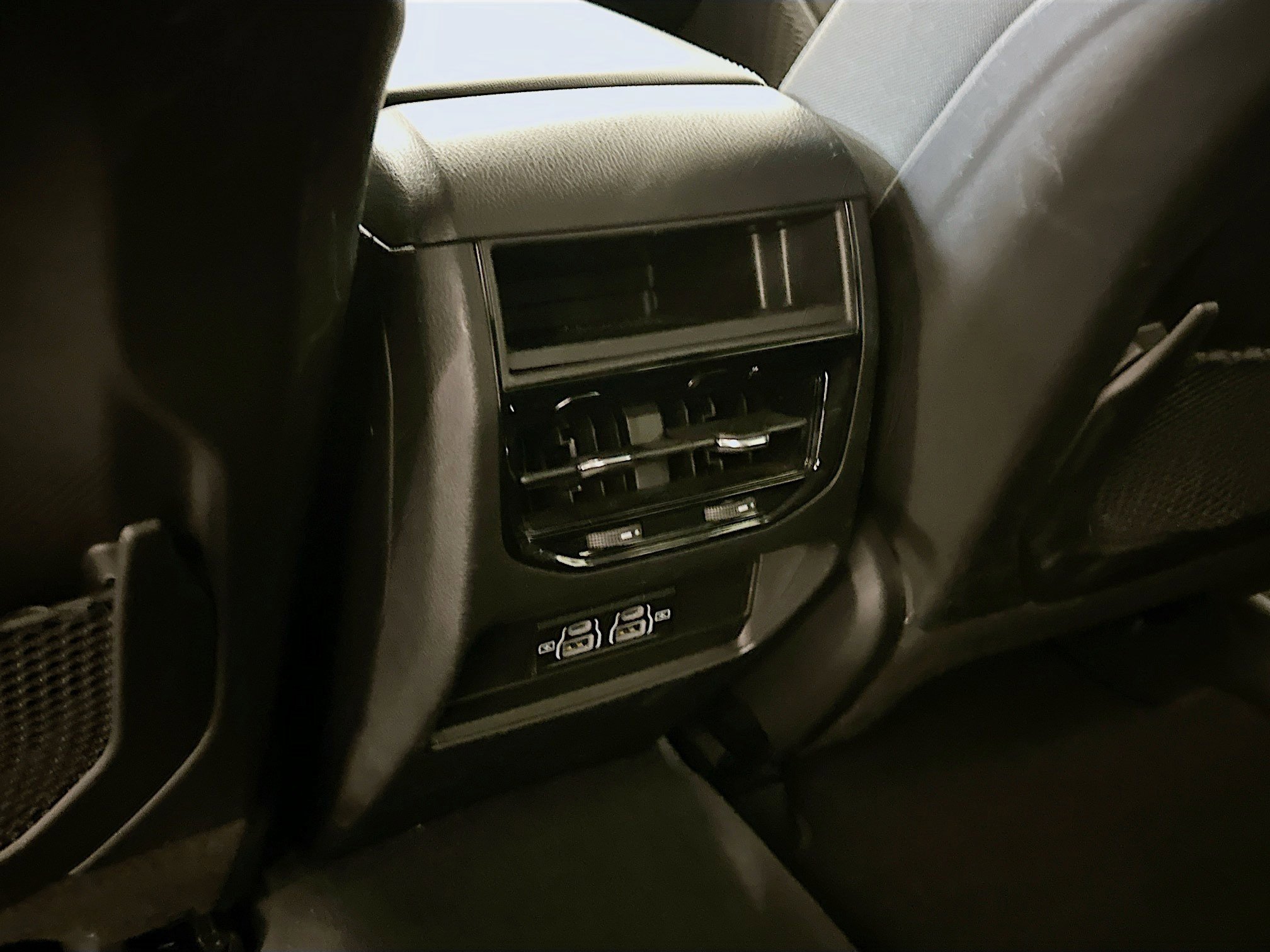 Used 2023 Jeep Grand Cherokee Laredo AWD/4WD image 27