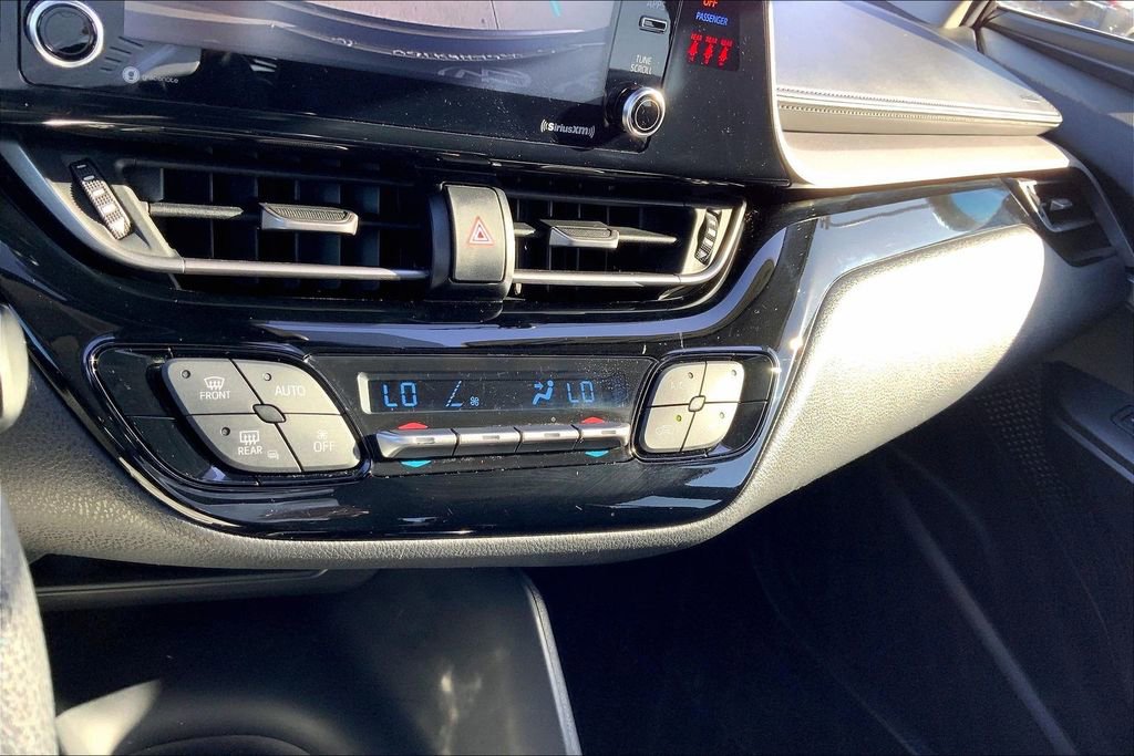 Used 2020 Toyota C-HR LE image 29