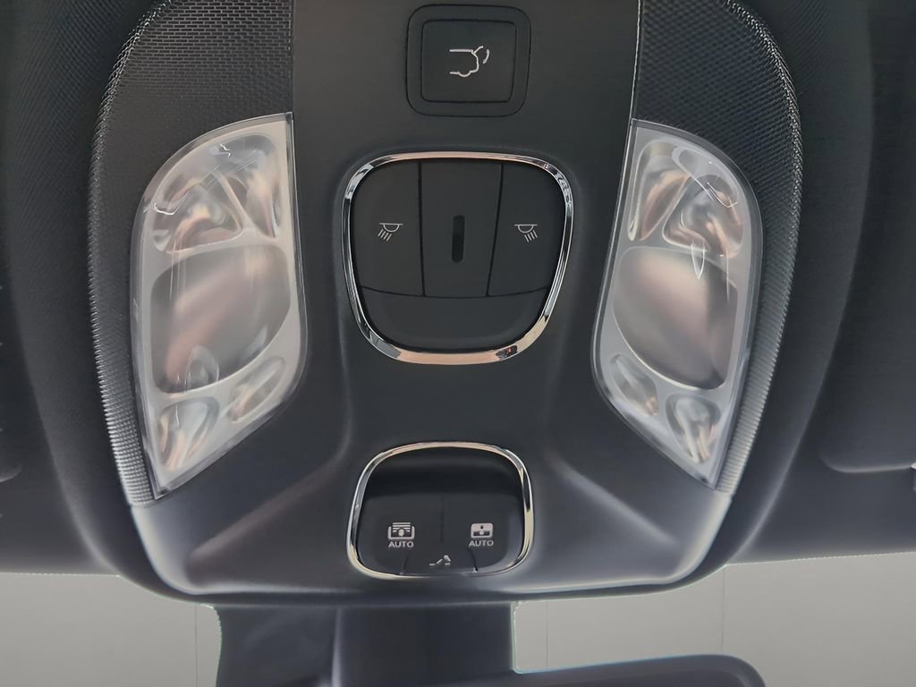 New 2025 Jeep Compass Latitude w/ Sun & Sound Group image 26