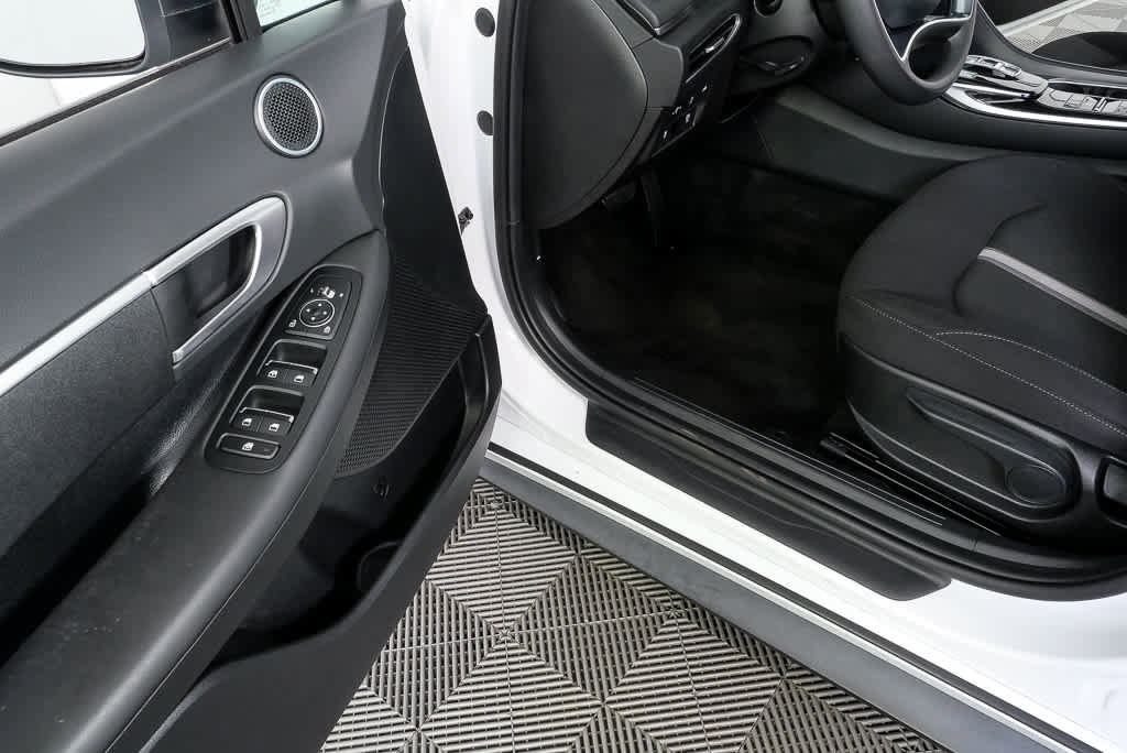 Certified 2023 Hyundai Sonata SE w/ Cargo Package image 7