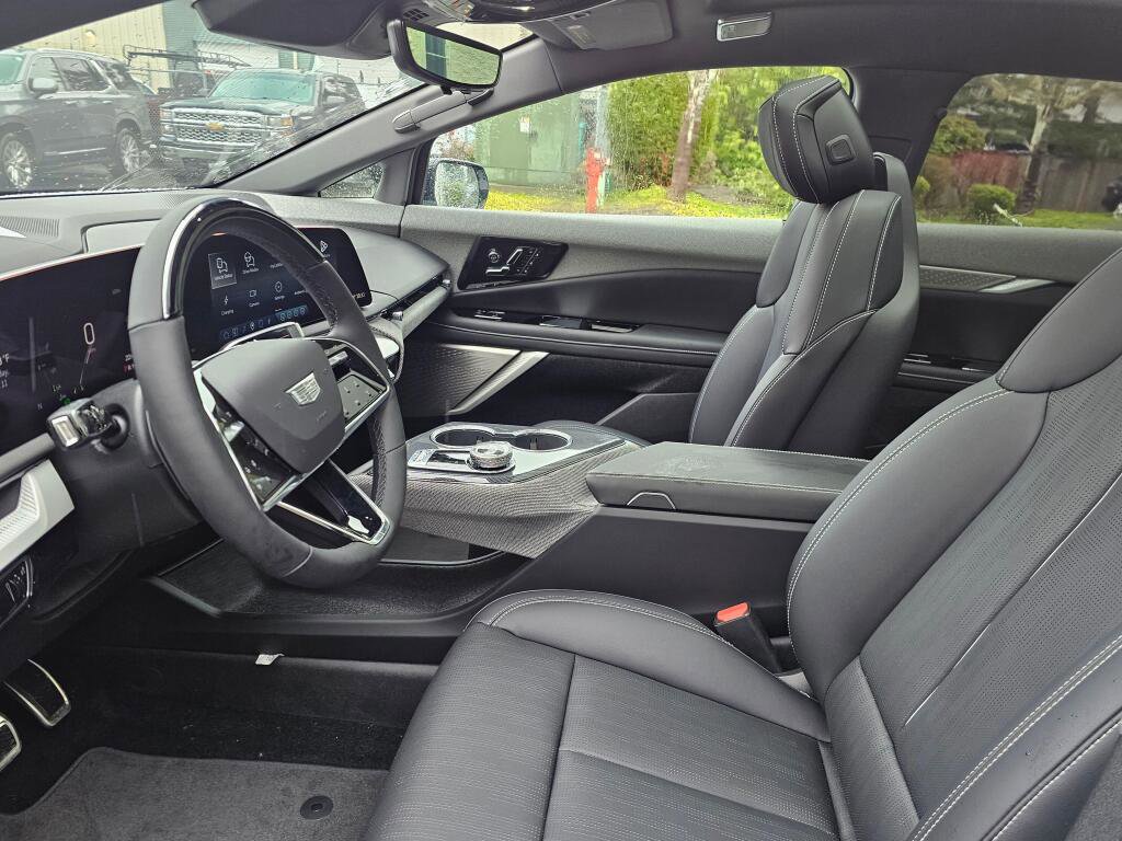 New 2026 Cadillac Optiq Luxury 2 image 24