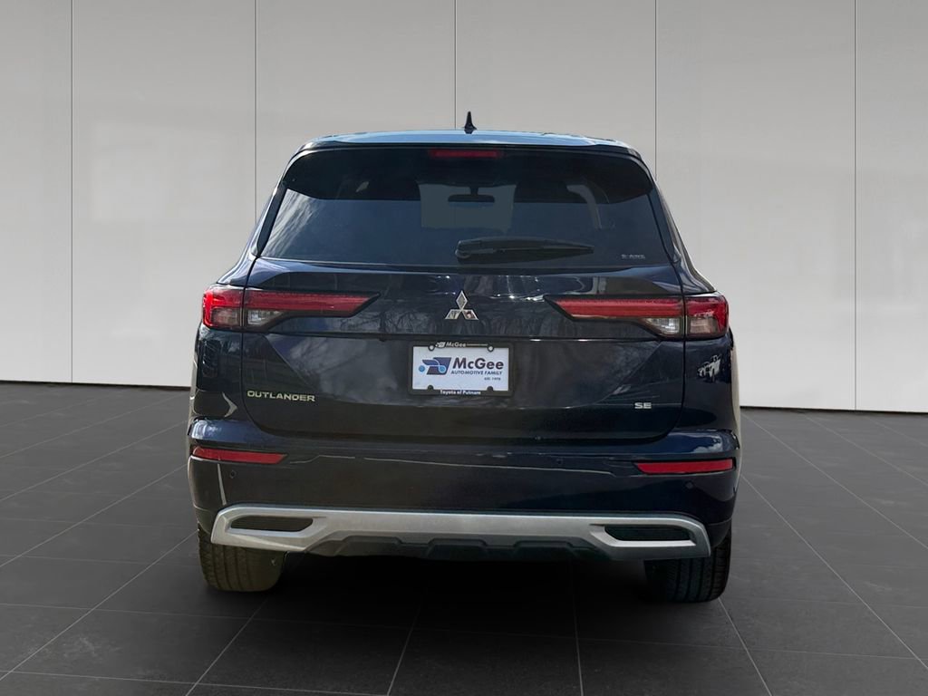 Used 2024 Mitsubishi Outlander SE Black Edition image 4