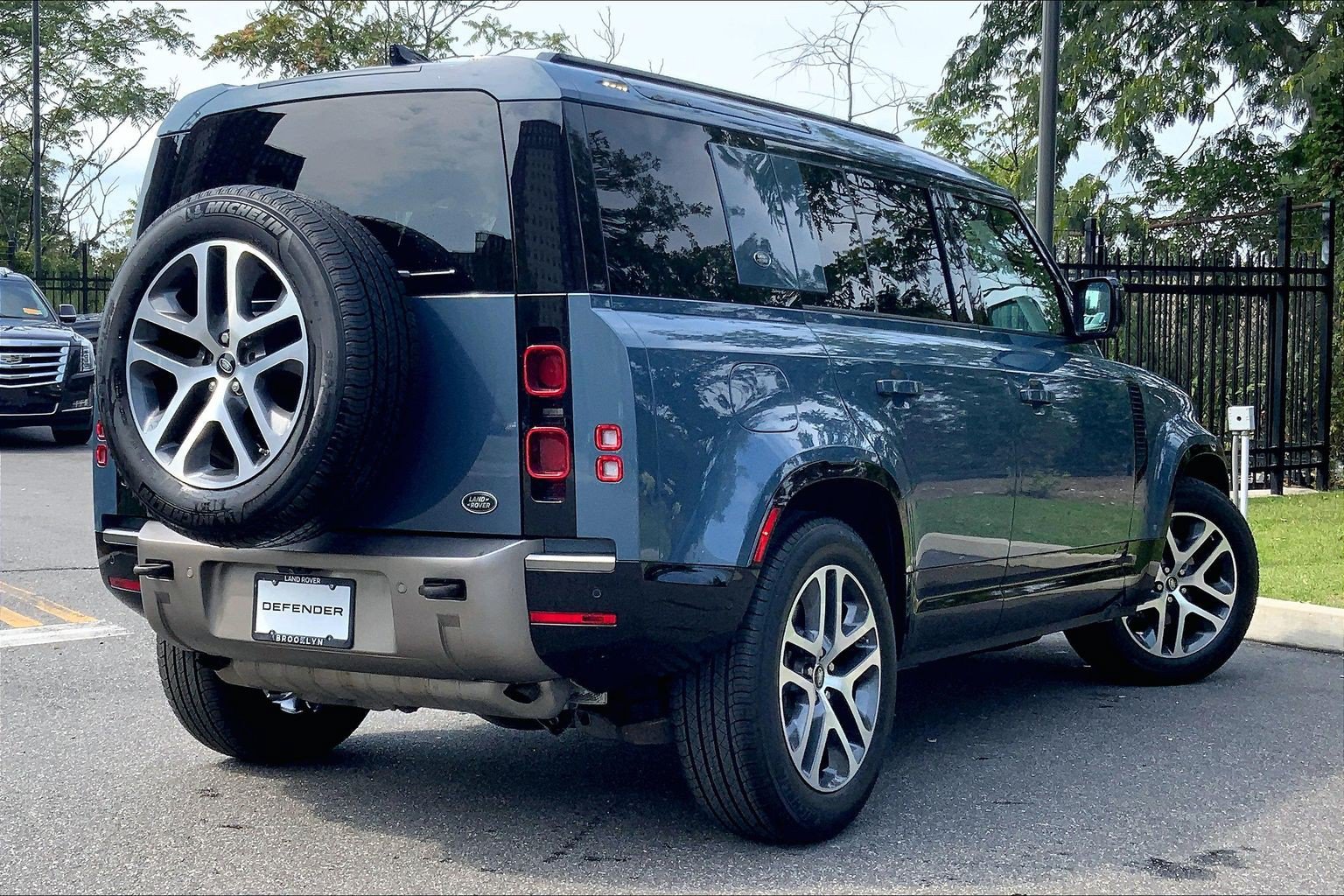 Used 2021 Land Rover Defender 110 X-Dynamic HSE AWD/4WD image 12
