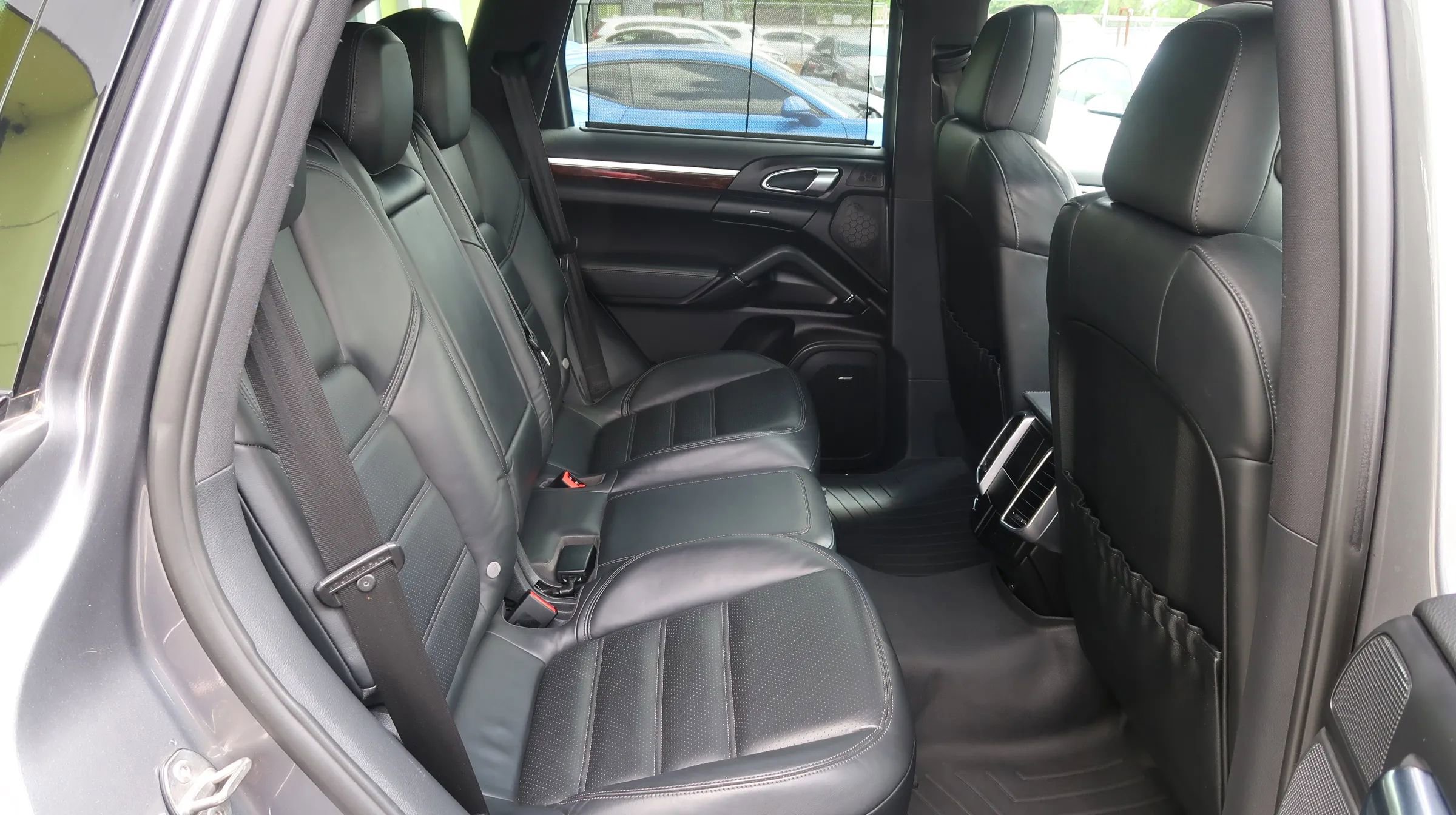 Used 2011 Porsche Cayenne S AWD/4WD image 23