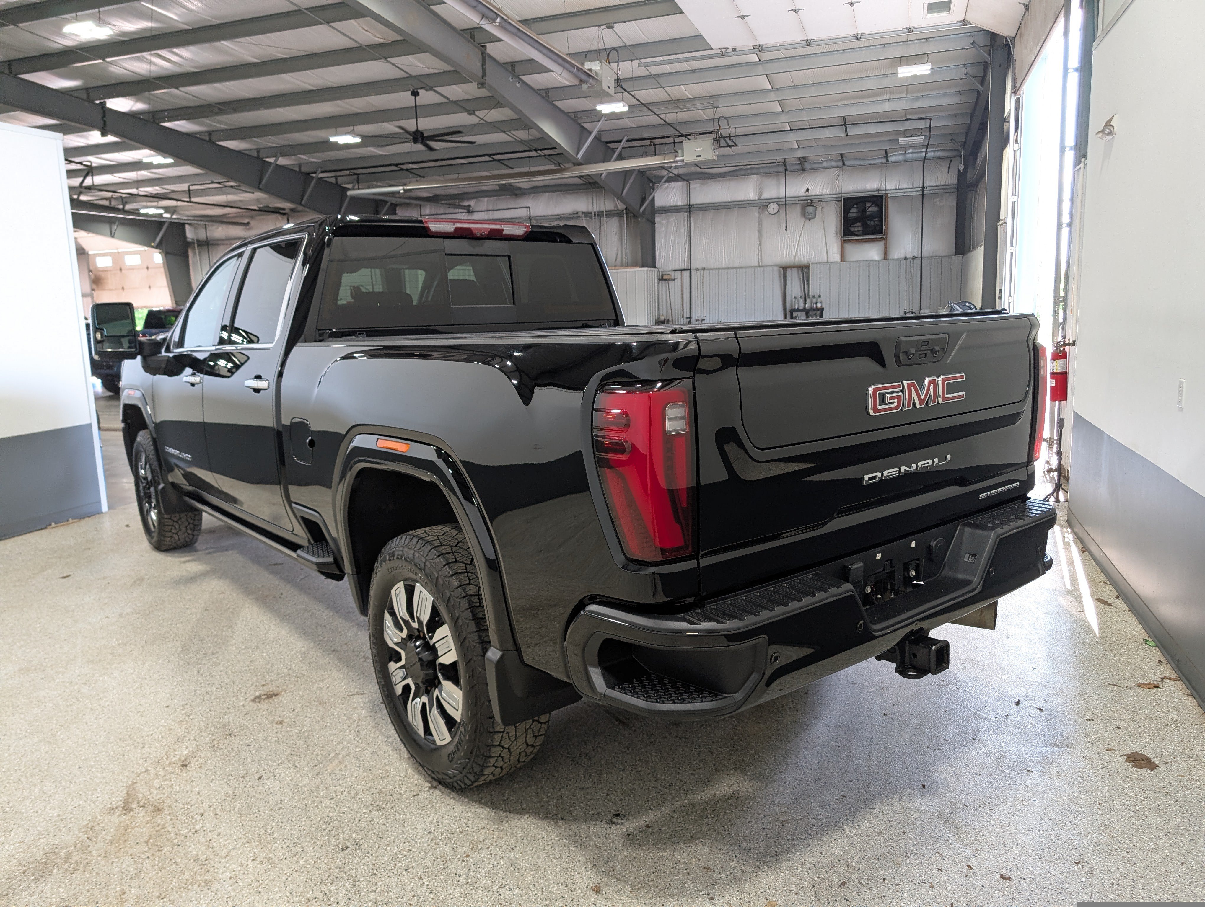 Used 2024 GMC Sierra 2500 Denali w/ Technology Package AWD/4WD image 4