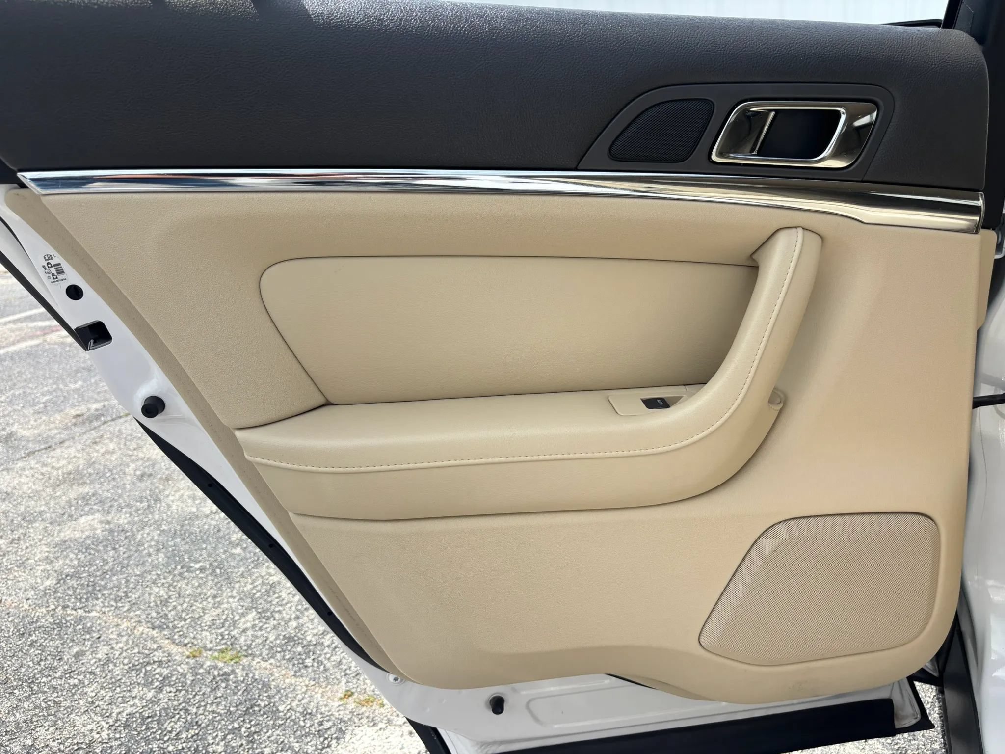 Used 2011 Lincoln MKS FWD image 57