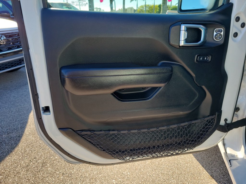 Used 2018 Jeep Wrangler Unlimited Sport S AWD/4WD image 23