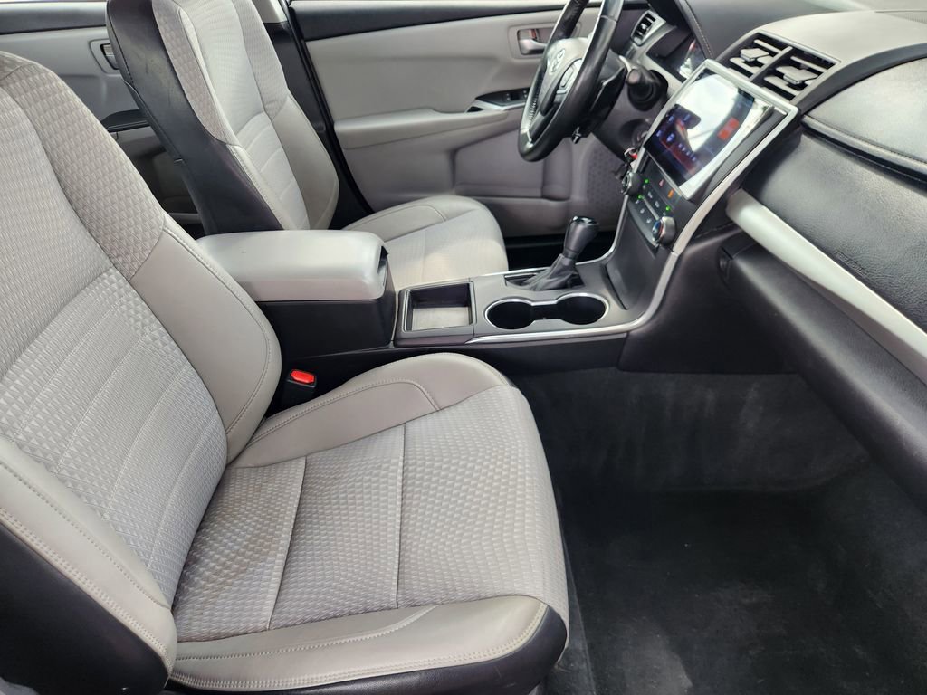 Used 2015 Toyota Camry SE FWD image 14