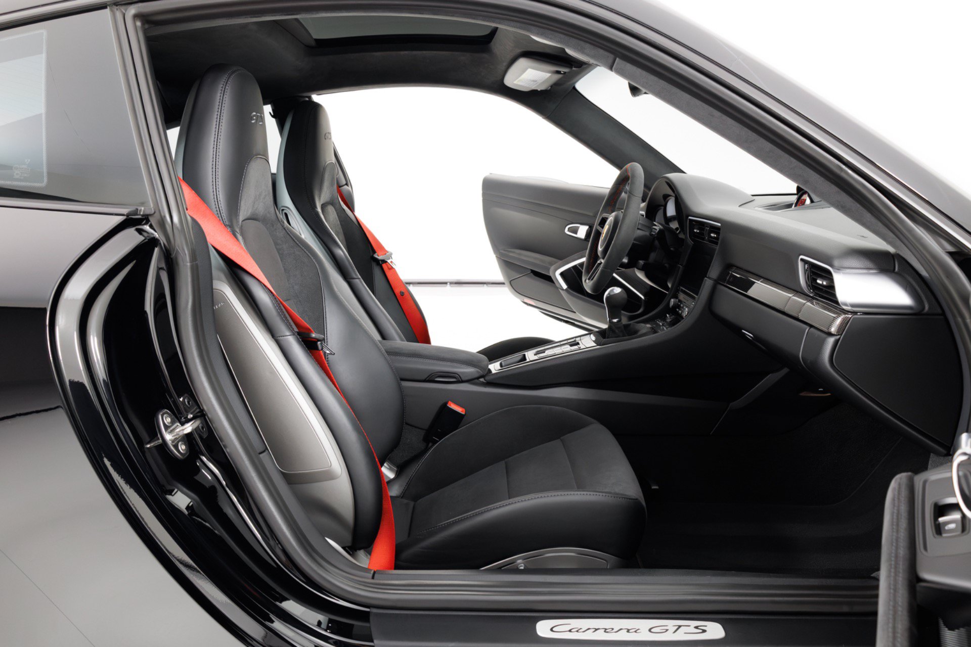 Used 2017 Porsche 911 Carrera GTS RWD image 31