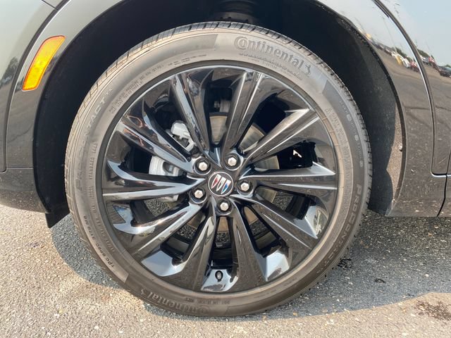 Certified 2025 Buick Envista Sport Touring w/ Experience Buick Package FWD image 23