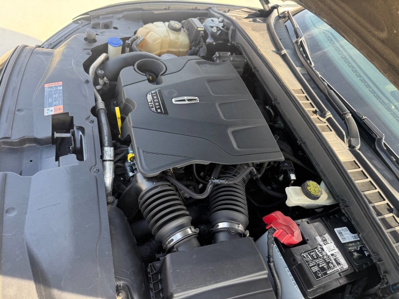 Used 2017 Lincoln Continental Reserve w/ Technology Package image 38