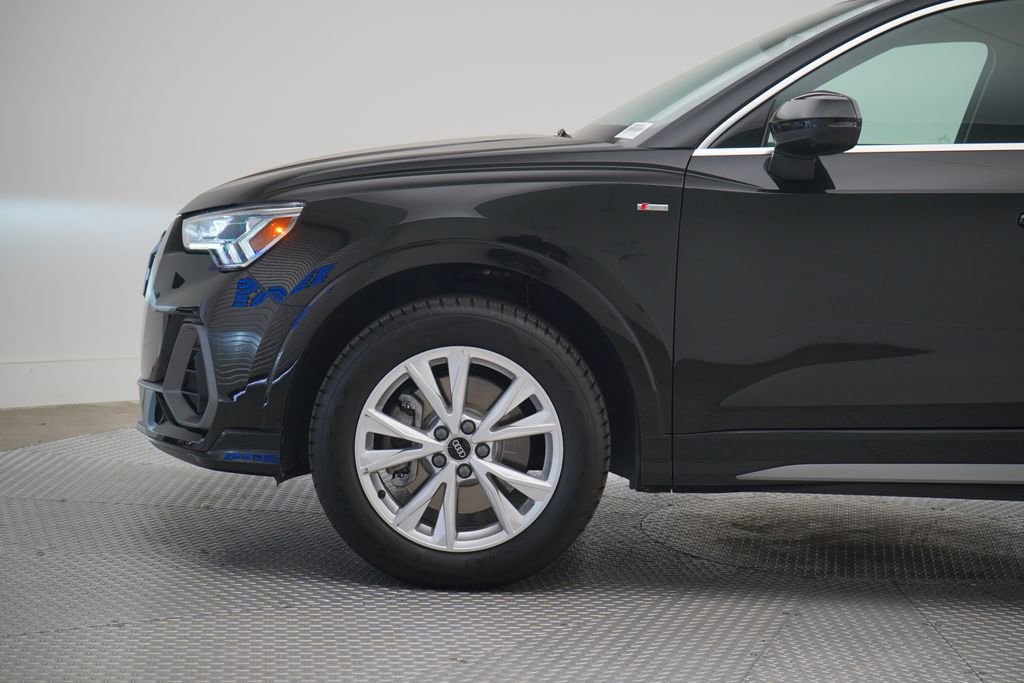 Used 2023 Audi Q3 2.0T Premium Plus w/ Premium Plus Package image 2