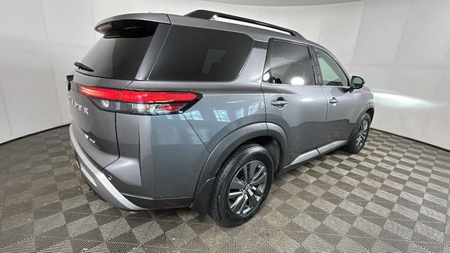 Used 2024 Nissan Pathfinder SV AWD/4WD image 3