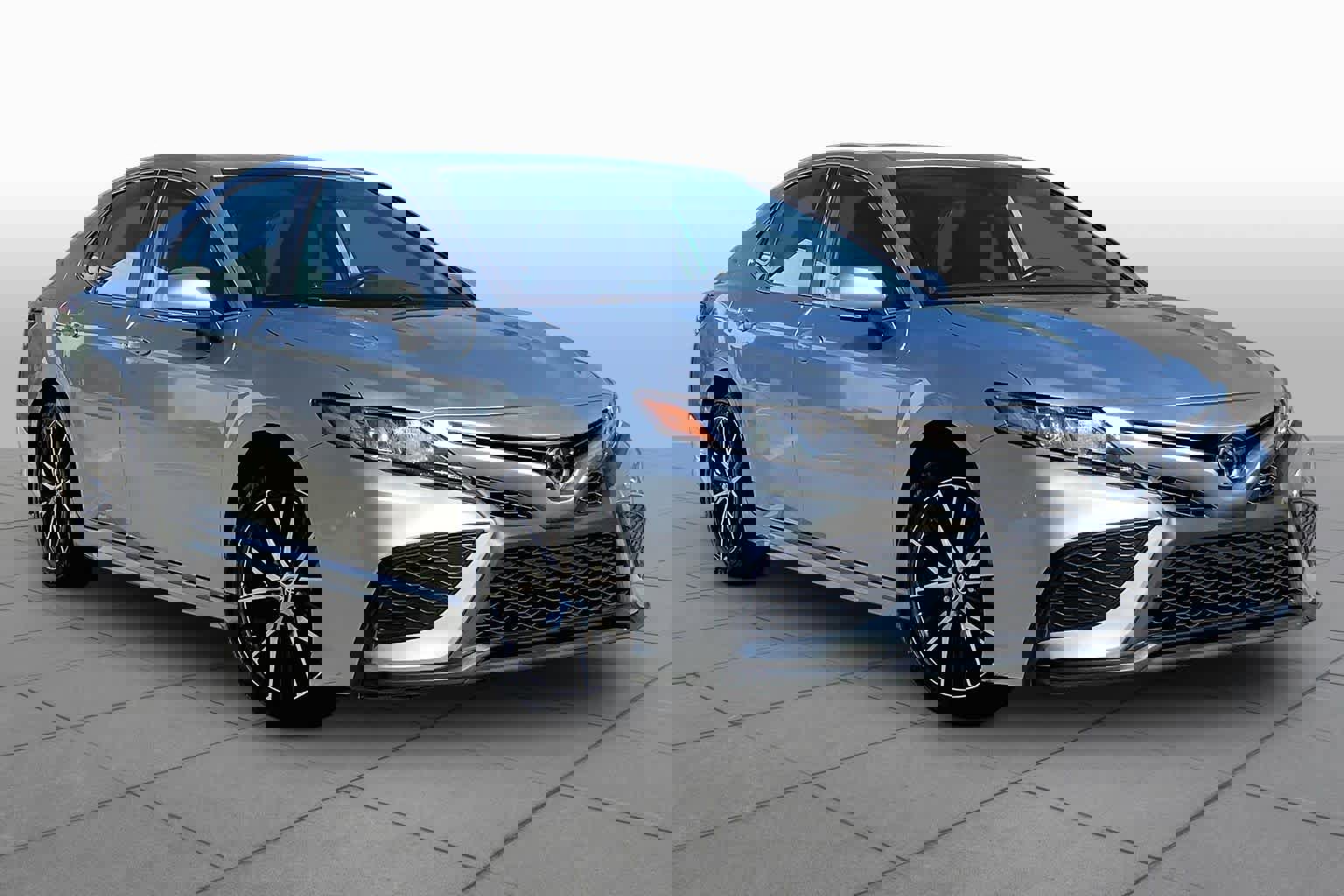 Used 2024 Toyota Camry SE FWD image 3