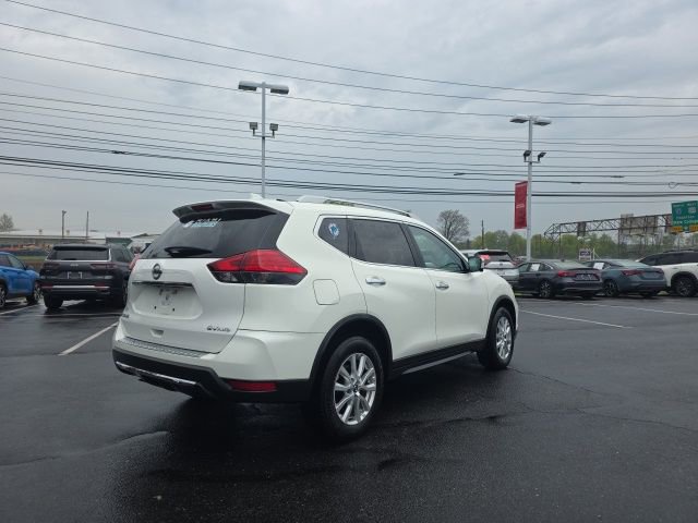 Used 2017 Nissan Rogue SV image 5