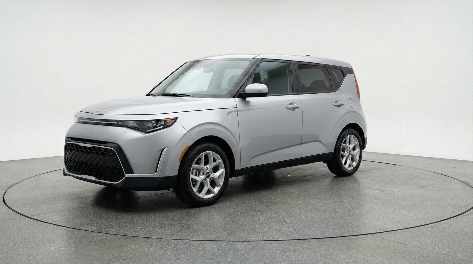 Used 2025 Kia Soul LX w/ LX Technology Package FWD image 3