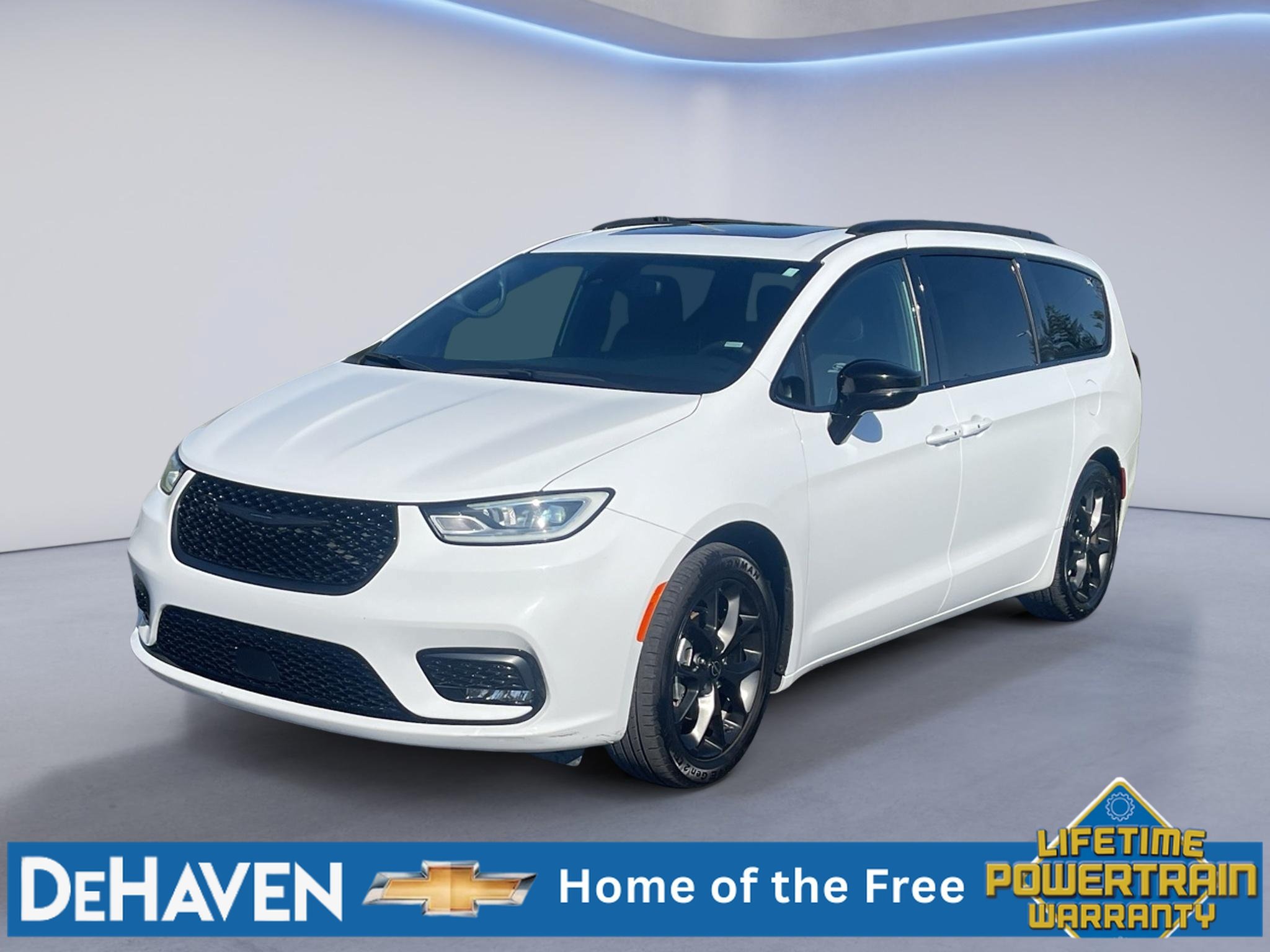Used 2025 Chrysler Pacifica Limited FWD image 2