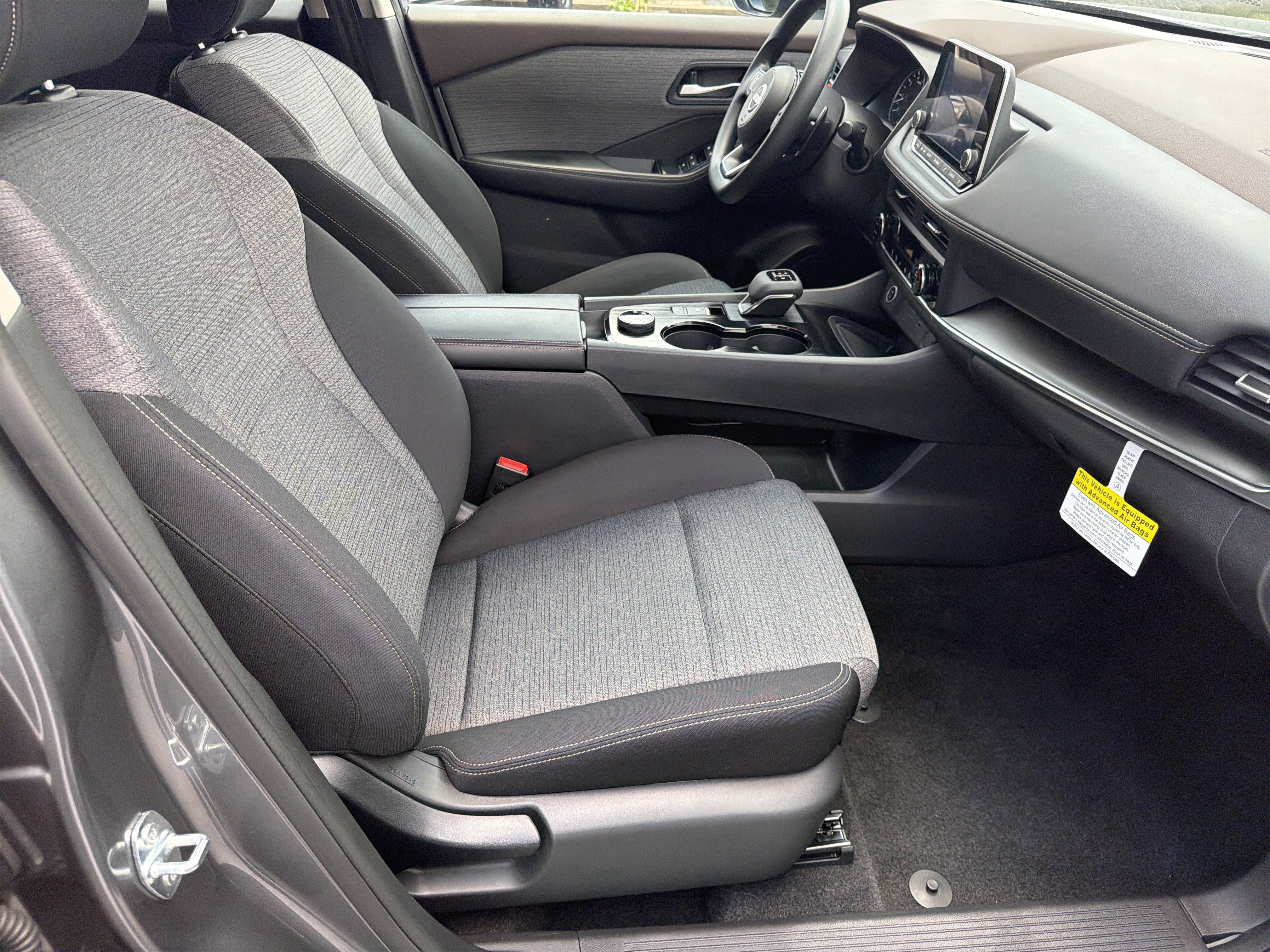 Used 2023 Nissan Rogue SV AWD/4WD image 16