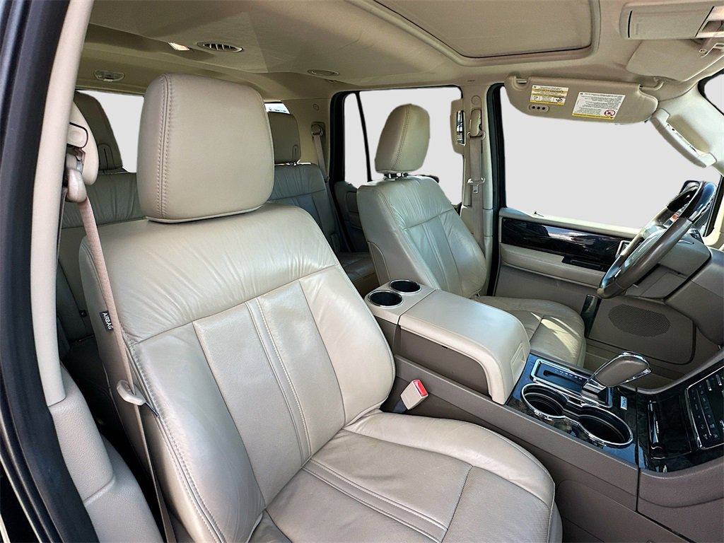 Used 2016 Lincoln Navigator Select image 31