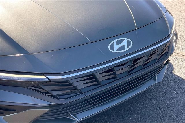 Used 2024 Hyundai Elantra SE image 30