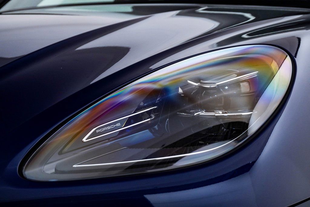 Certified 2025 Porsche Macan image 7