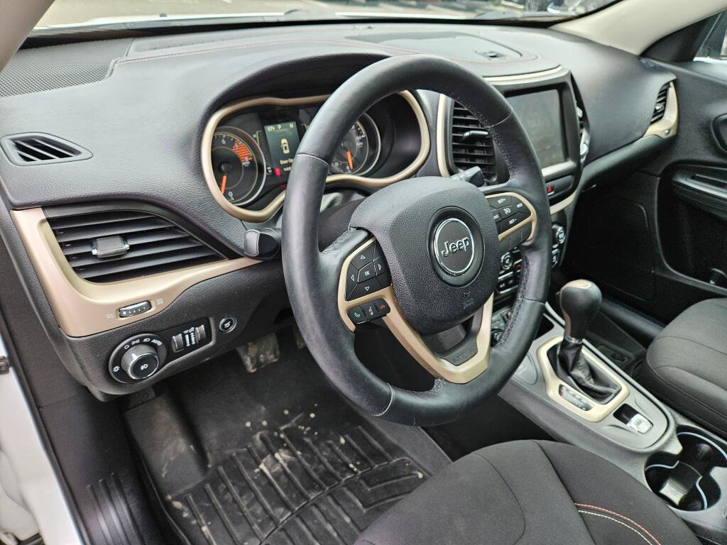 Used 2017 Jeep Cherokee 75th Anniversary AWD/4WD image 18
