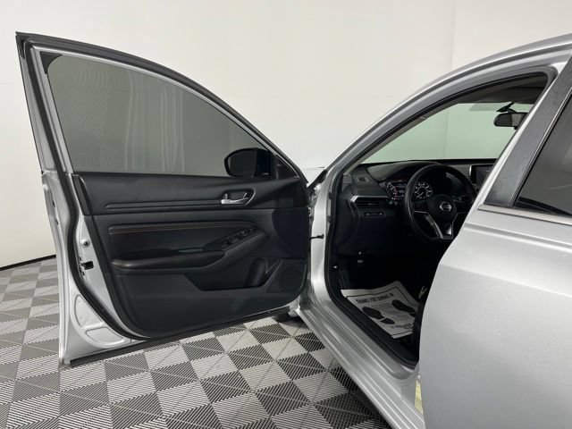 Used 2019 Nissan Altima 2.5 SR FWD image 17