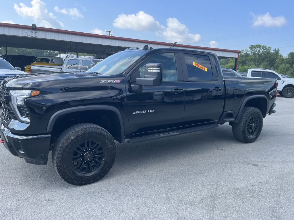 Used 2024 Chevrolet Silverado 2500 ZR2 w/ Technology Package image 8