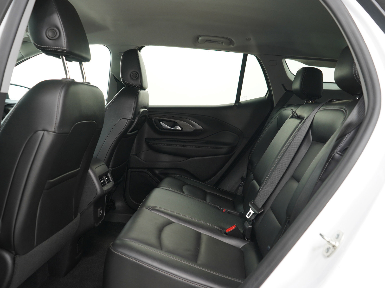 Used 2024 GMC Terrain SLT w/ Elevation Edition image 18