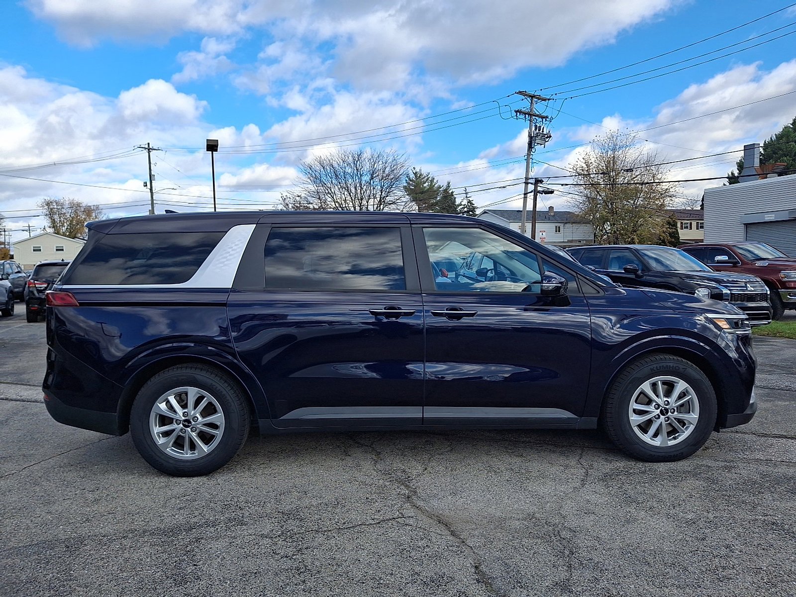 Used 2023 Kia Carnival LX image 7