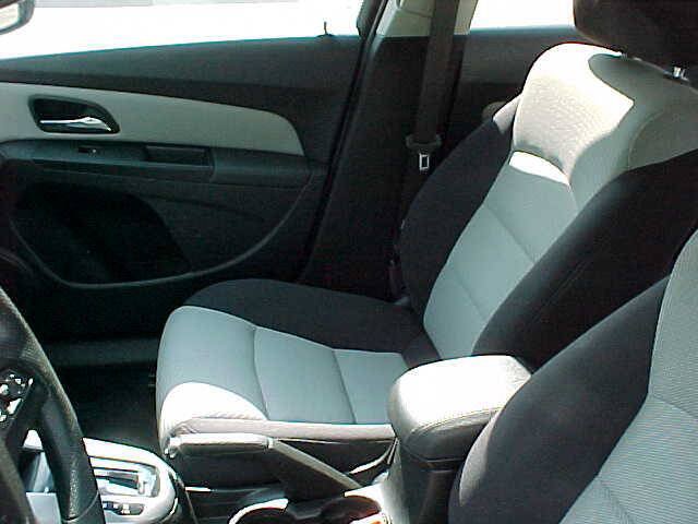 Used 2013 Chevrolet Cruze LS FWD image 18