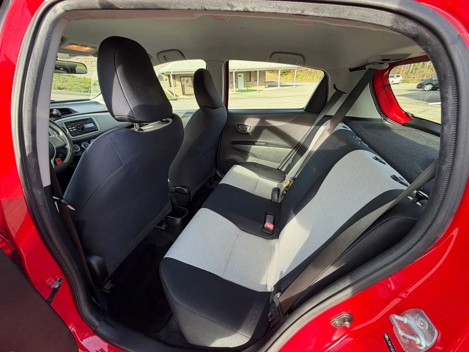 Used 2012 Toyota Yaris LE image 7