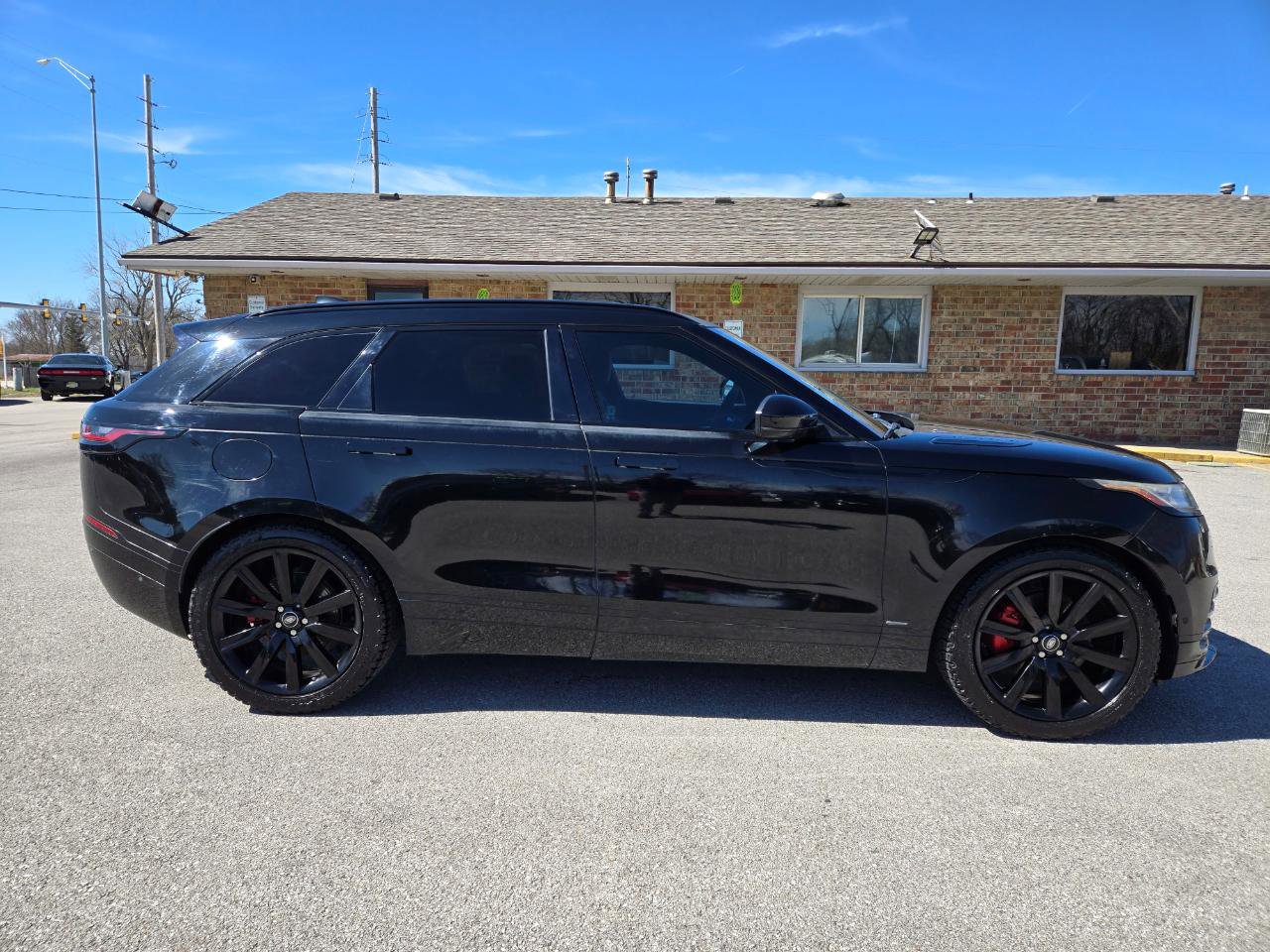 Used 2018 Land Rover Range Rover Velar R-Dynamic SE image 4