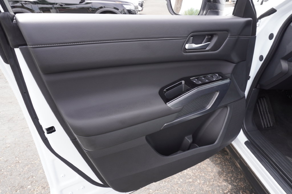 New 2026 Nissan Pathfinder SL w/ SL Premium Package AWD/4WD image 16