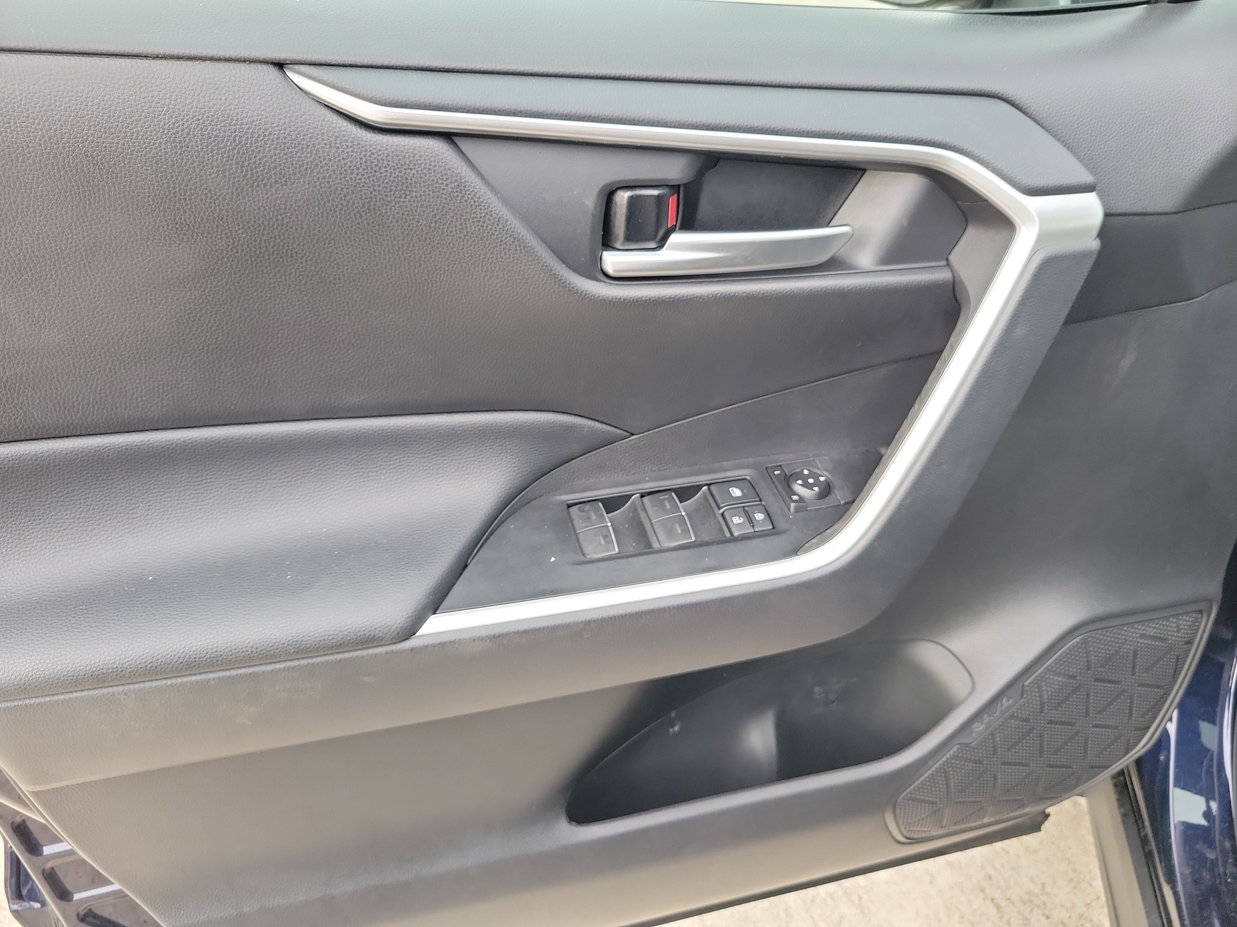 Used 2025 Toyota RAV4 XLE Premium FWD image 21