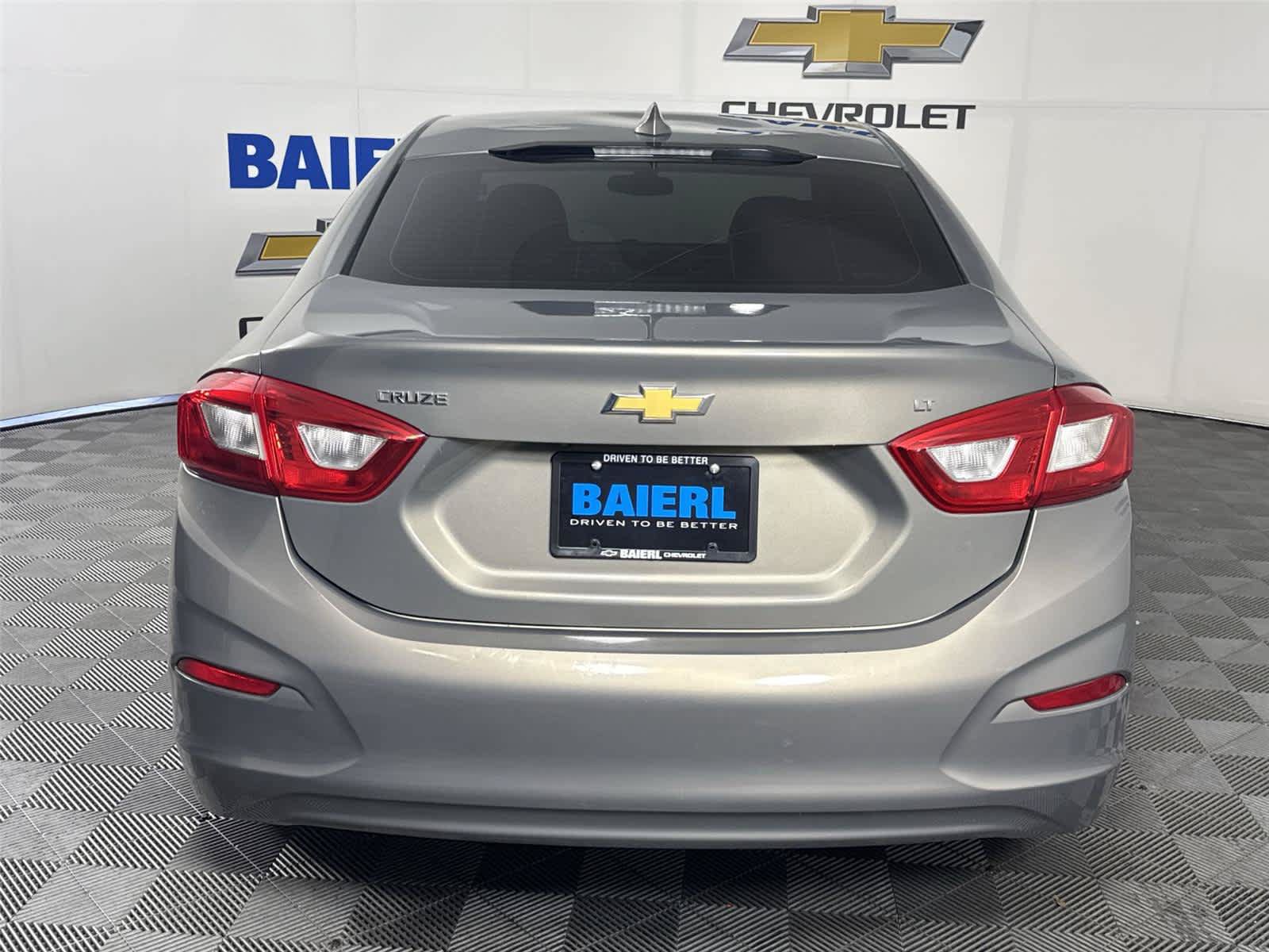 Used 2017 Chevrolet Cruze LT FWD image 4