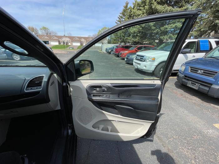 Used 2015 Dodge Grand Caravan SE FWD image 29