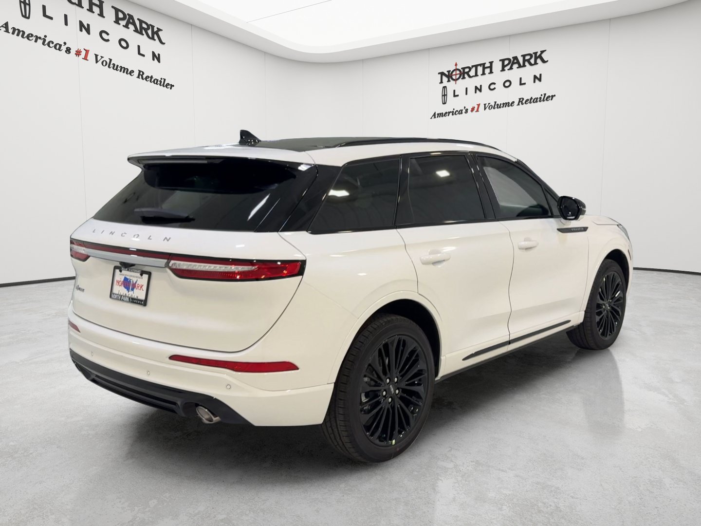 New 2026 Lincoln Corsair Reserve FWD image 9