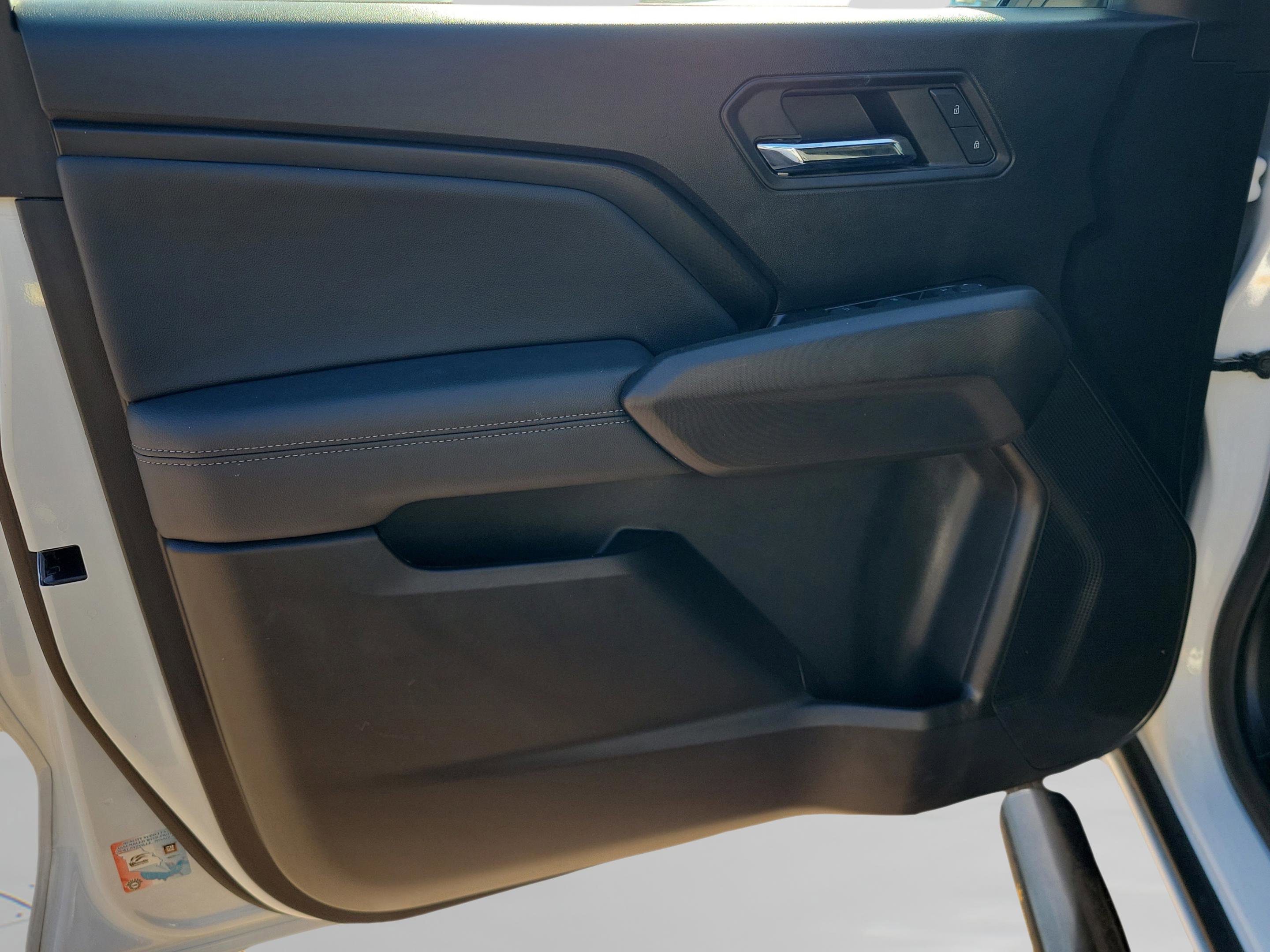 Used 2024 Chevrolet Colorado LT w/ LT Convenience Package image 18