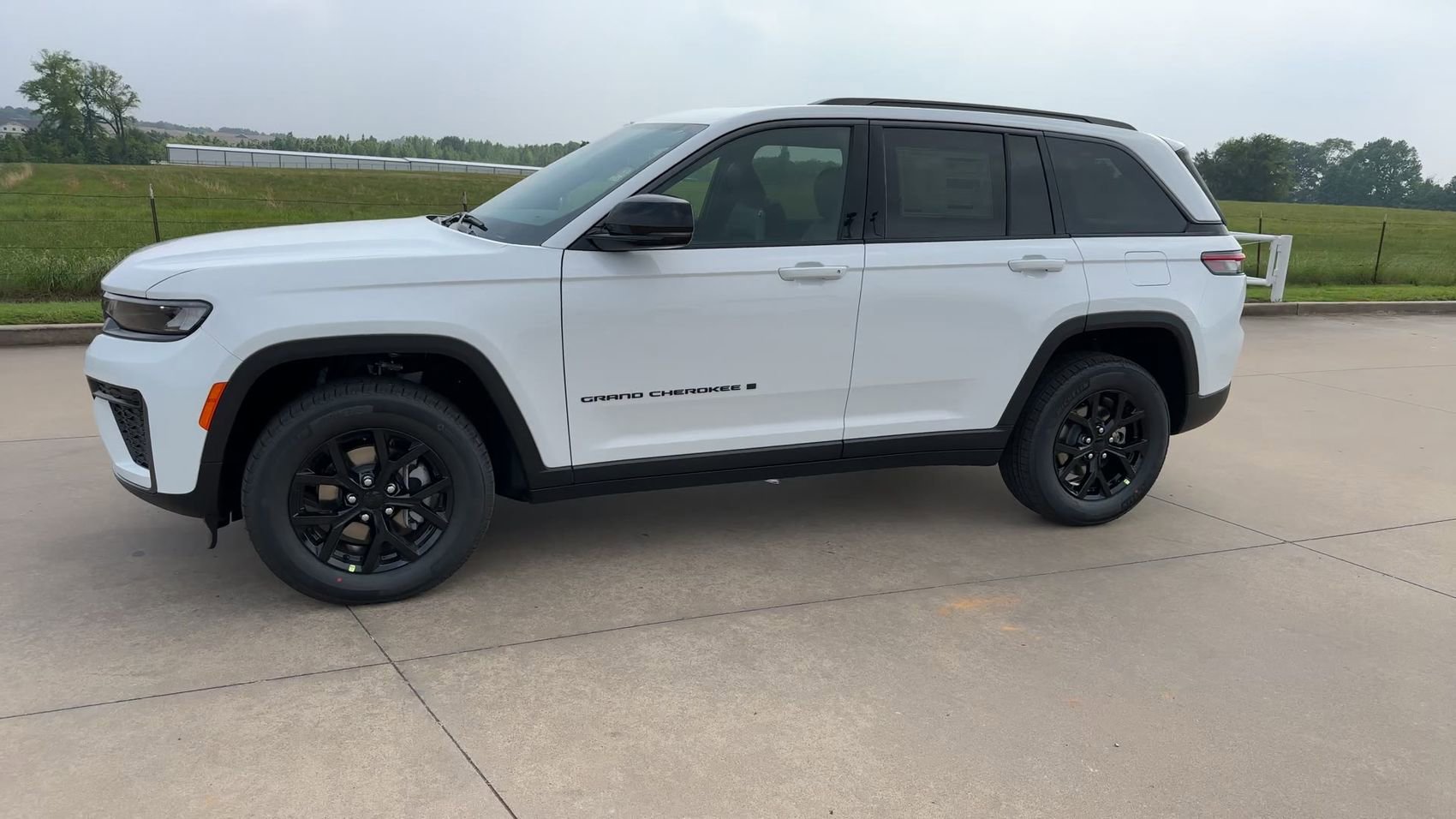 New 2026 Jeep Grand Cherokee Altitude AWD/4WD image 5