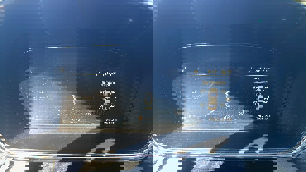 Used 2018 Lincoln Continental Select image 12