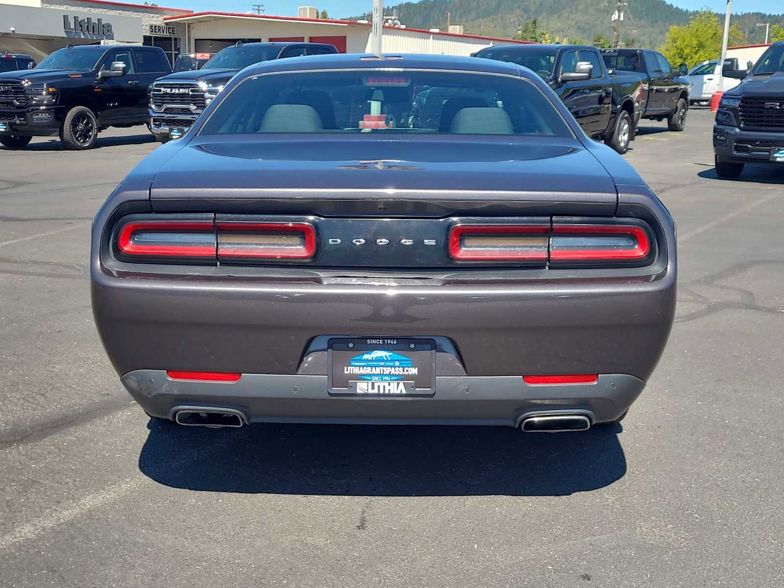Used 2016 Dodge Challenger SXT image 13