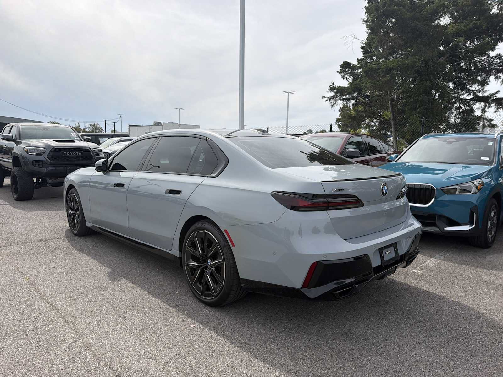 Used 2023 BMW 760i xDrive AWD/4WD image 8