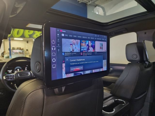 Used 2025 GMC Yukon XL Denali w/ Advanced Technology Package image 16