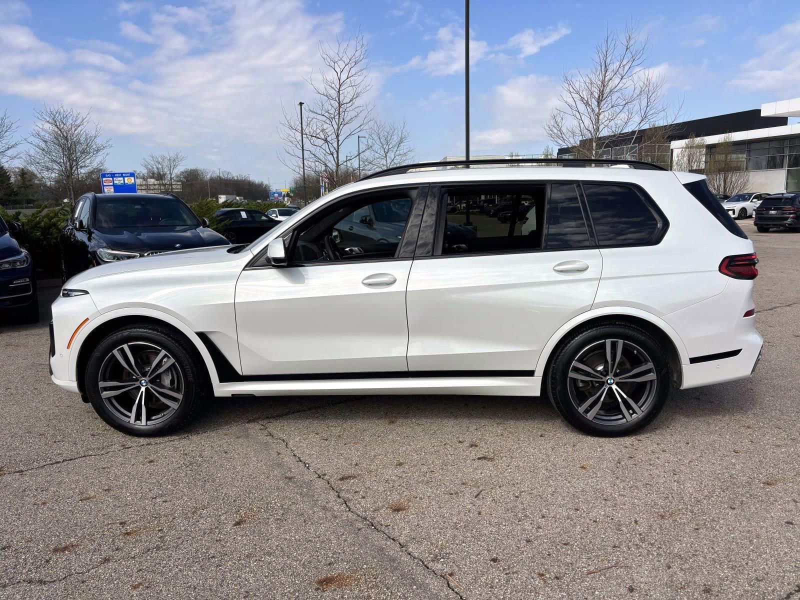 Used 2023 BMW X7 xDrive40i w/ M Sport Package image 8