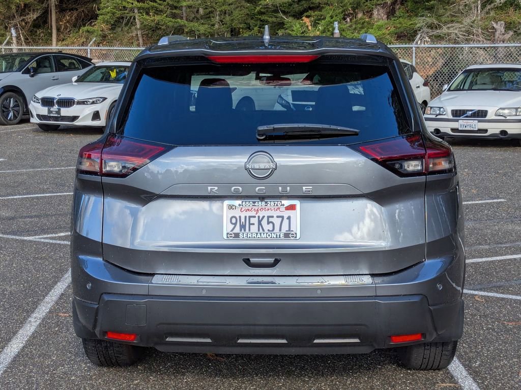 Used 2025 Nissan Rogue SV w/ SV Premium Package image 6