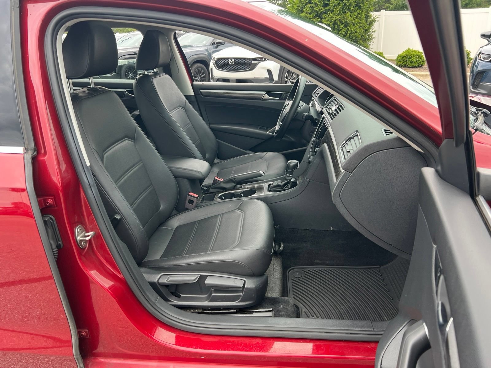 Used 2018 Volkswagen Passat 2.0T SE FWD image 36